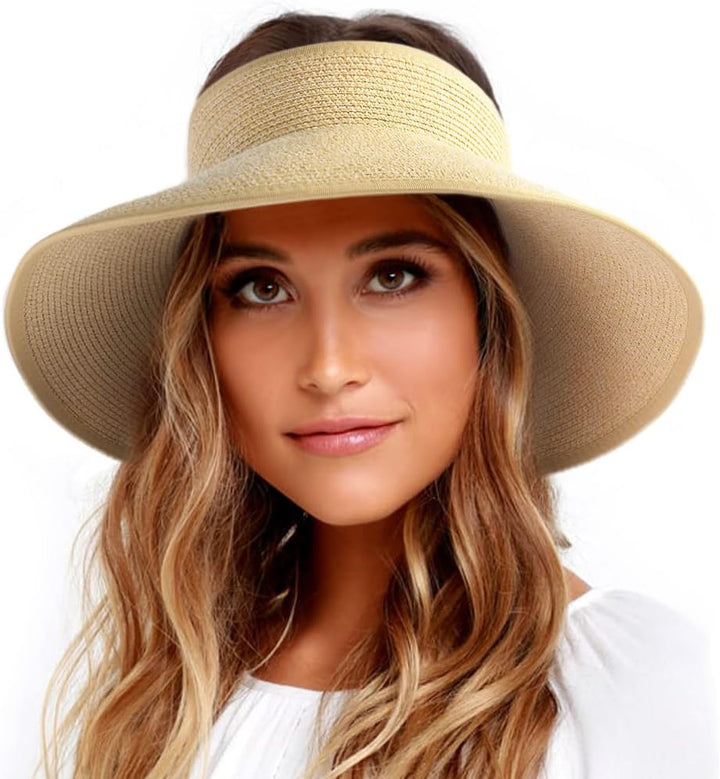 Dames zonneklep wit met brede rand voor UV-bescherming. Ideaal voor strand en zomer.