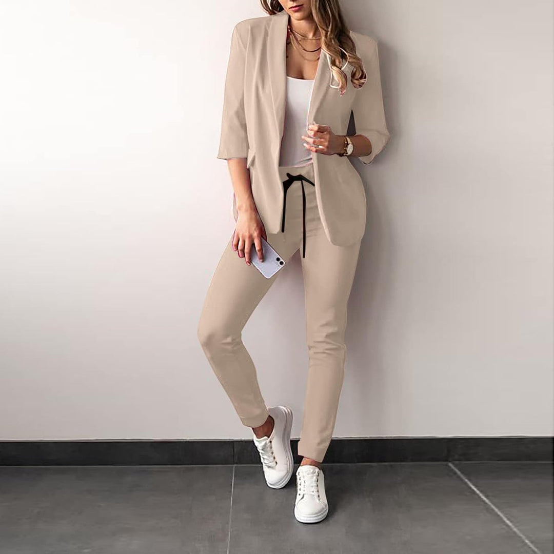 Elegant 2-delig stretch damespak met colbert en pantalon, perfect voor een zakelijke, stijlvolle look.