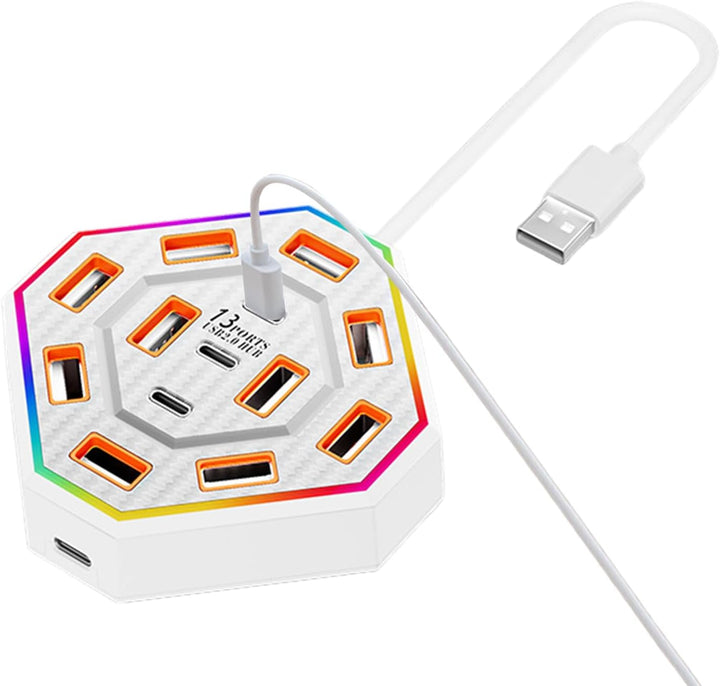 Wit Lumora 13-poorts USB-C dockingstation met RGB, verbetert laptopconnectiviteit en productiviteit.