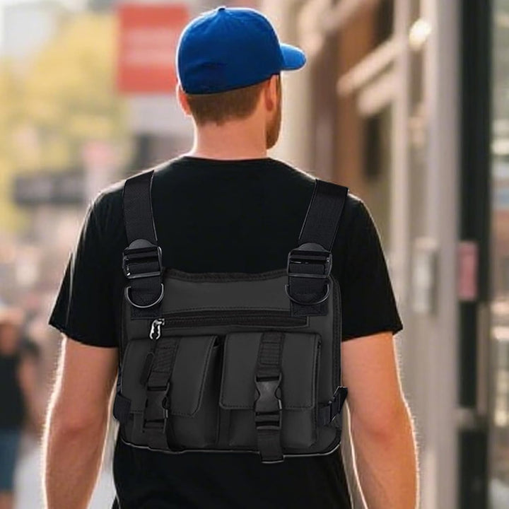 Dravon lichtgewicht sportvest, verstelbaar, voor mannen, met focus op opslag en bewegingsvrijheid.