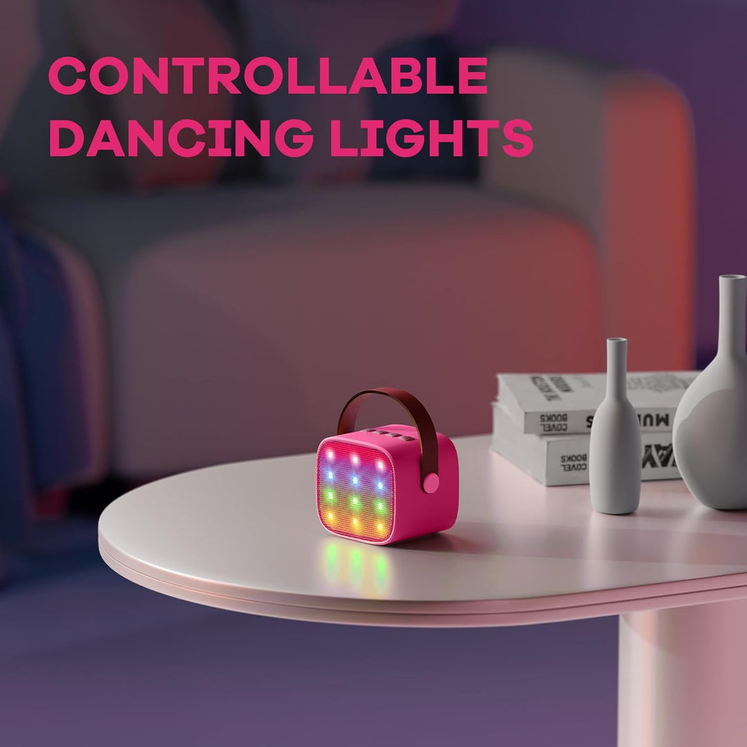 Compacte karaoke speaker met Bluetooth en twee draadloze zangmicrofoons voor kinderen.