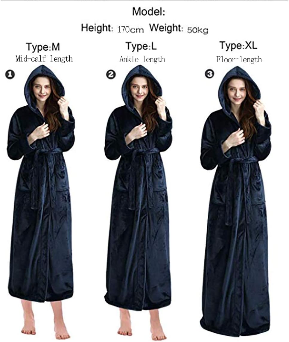 Warme CozyFluff fleece badjas met capuchon, voor heerlijke ontspanning.