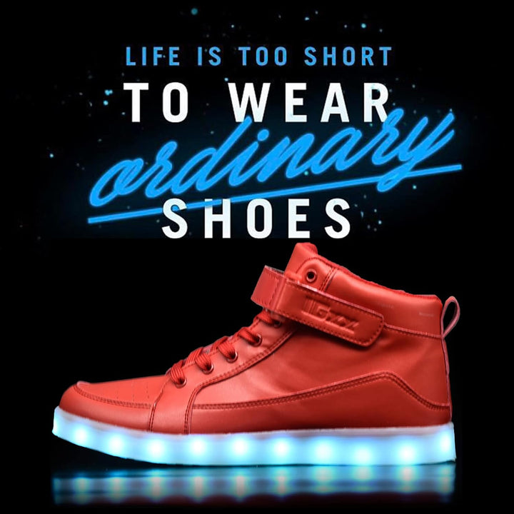 Opvallende lichtgevende sneakers, LumaBoost, met oplaadbare LED verlichting; een must-have voor elk festival.