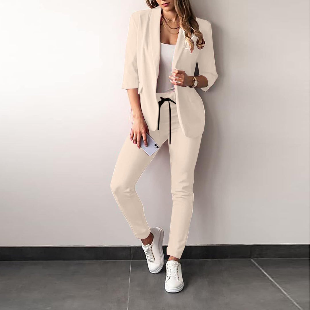 Comfortabele stretch pantalon van het Vivian damespak, met nette pasvorm, ideaal voor een professionele uitstraling.