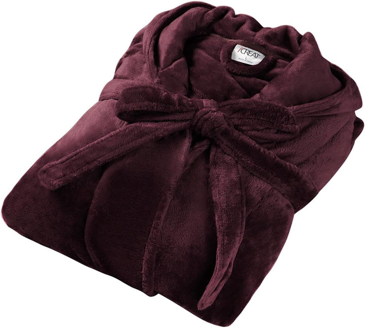 Een warme fleece badjas met capuchon, perfect voor de koudere herfst- en wintermaanden.