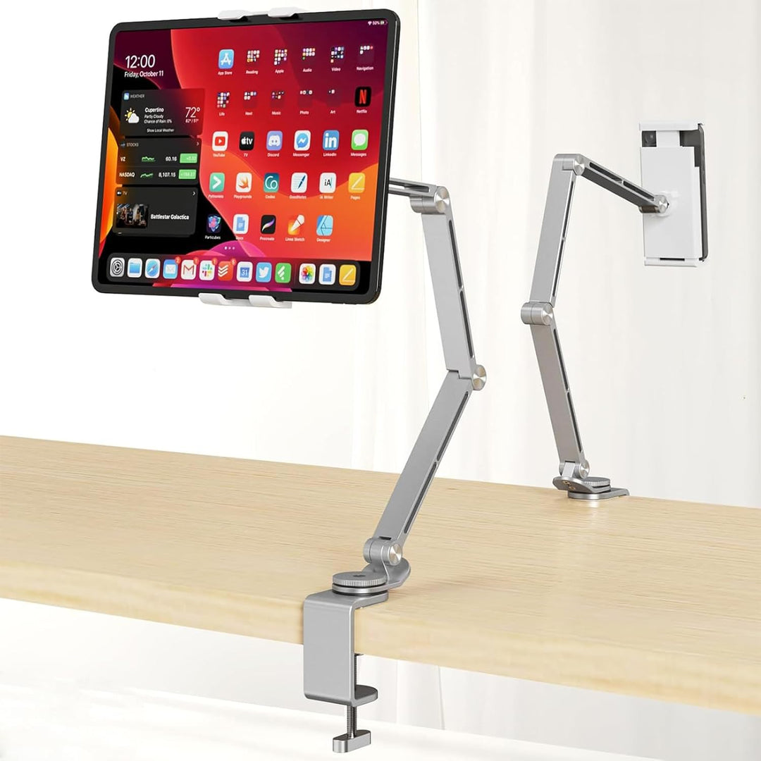 Zilveren verstelbare aluminium tablet houder voor bureau met 360° rotatie, ideaal voor thuiskantoor.