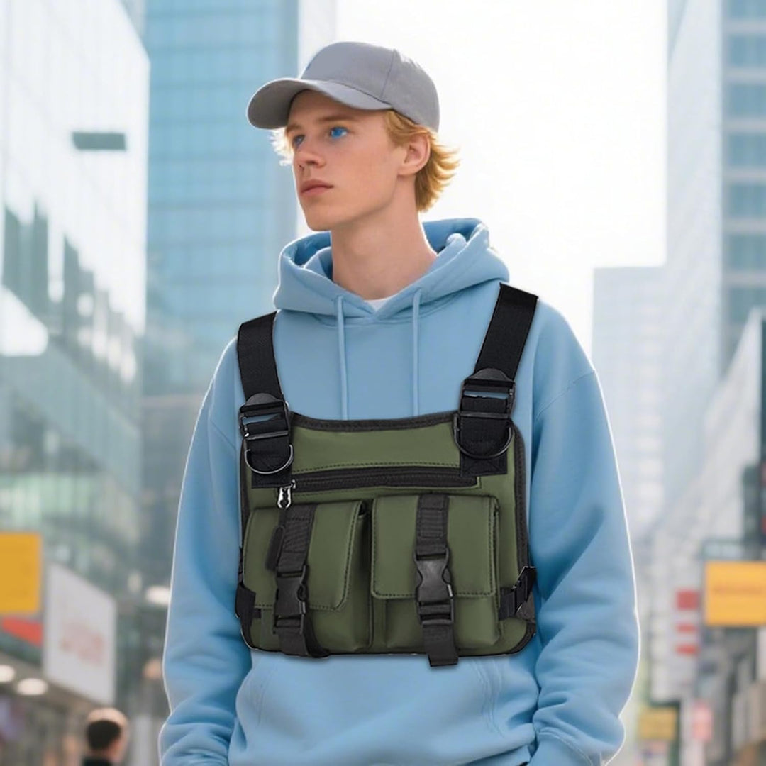Zijkant van het Dravon hardloopvest, toont de slanke pasvorm en de ligging van de zakken.