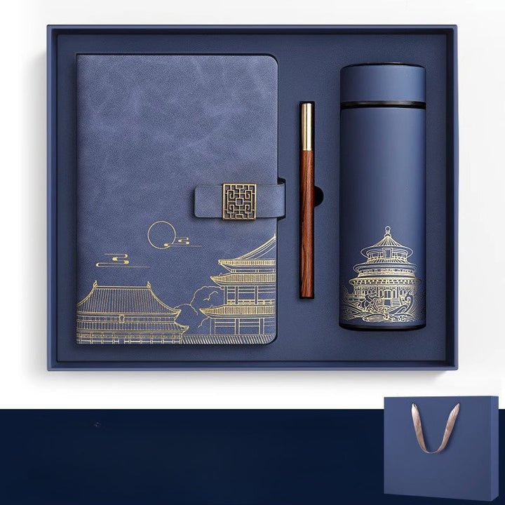 Luxe geschenkset Verboden Stad, met gedetailleerd notitieboek, thermosfles en bijpassende pen.