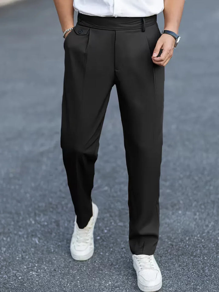 Comfortabele heren pantalon, straight leg, smart casual stijl, makkelijk te combineren.