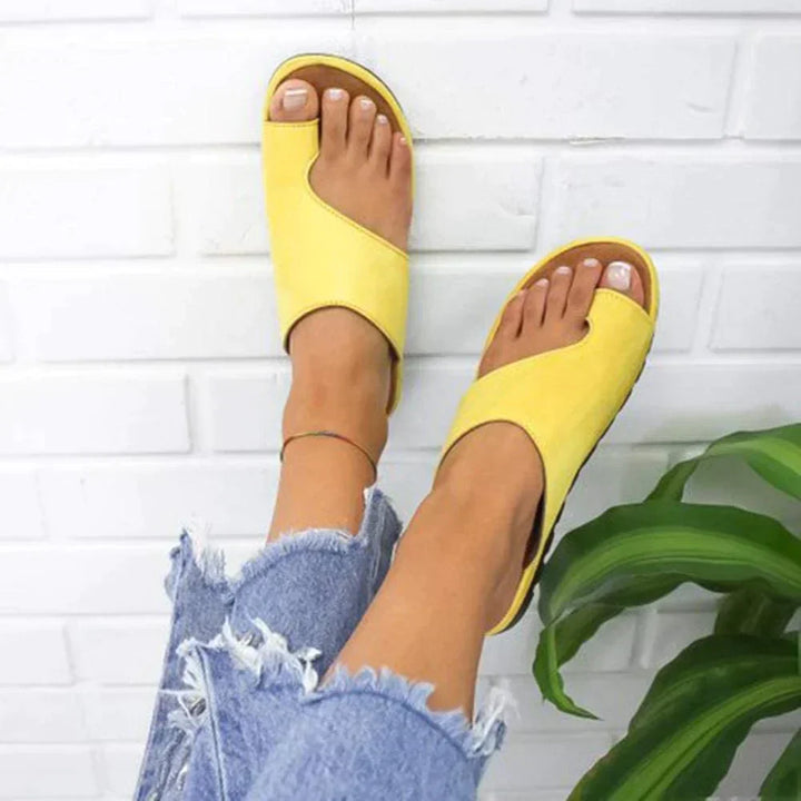 Orthopedische dames slippers, comfortabele zomerschoenen met flexibele zool voor gevoelige voeten.