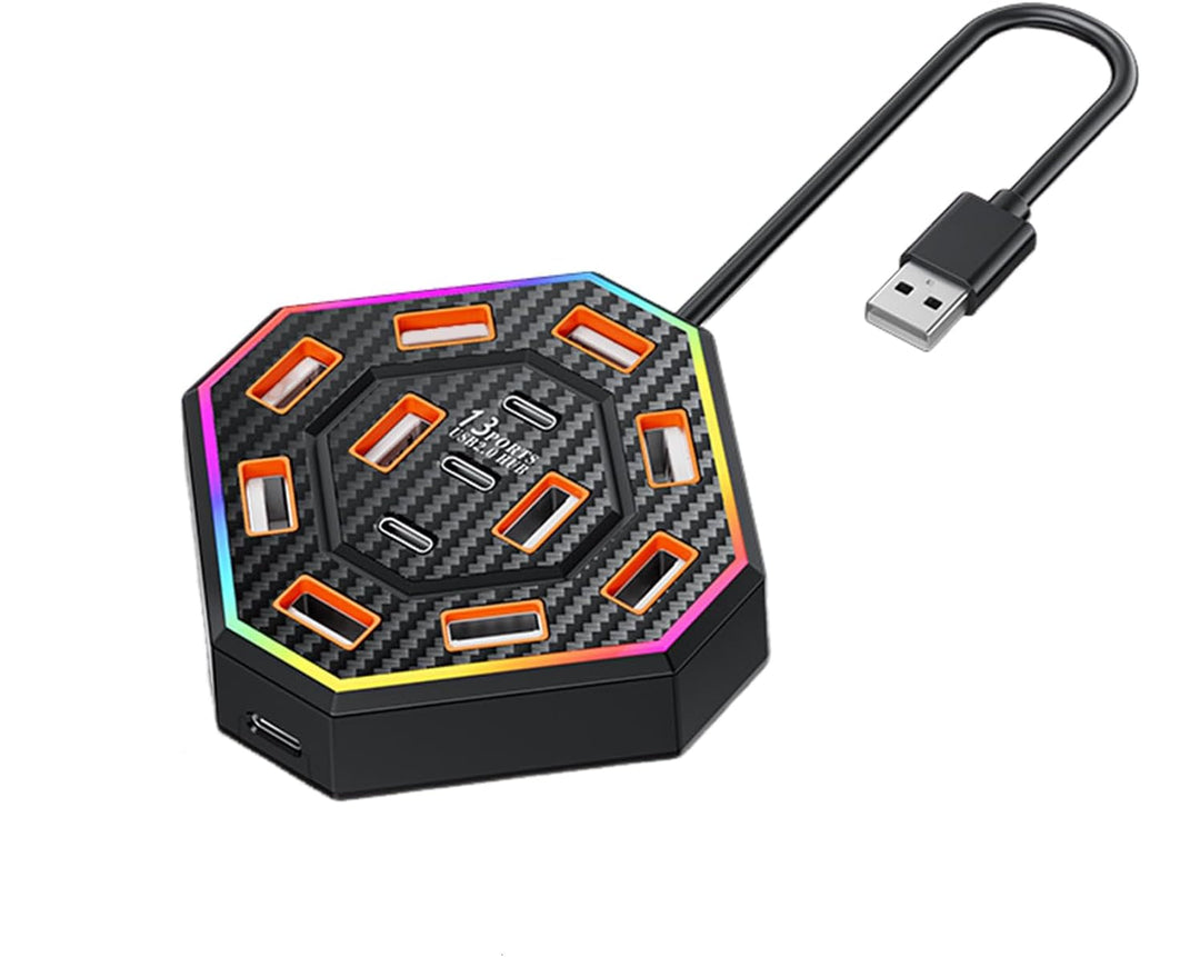 Wit Lumora 13-poorts USB-C dockingstation op modern bureau, stroomlijnt setup, met RGB.