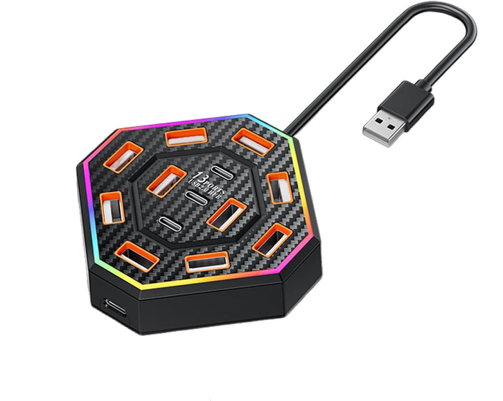 Wit Lumora 13-poorts USB-C dockingstation op modern bureau, stroomlijnt setup, met RGB.