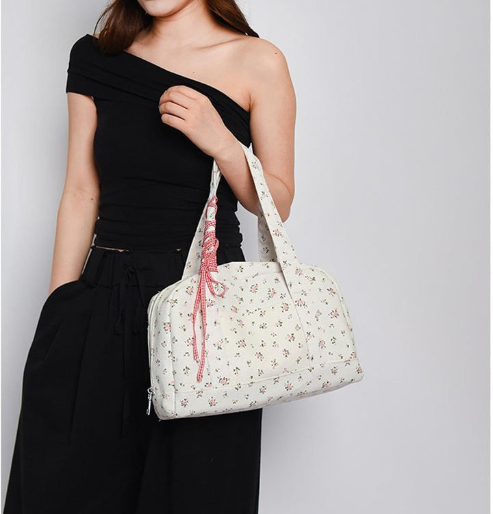 Grote canvas duffle bag voor dames met elegant lint, perfect als reistas of weekendtas.