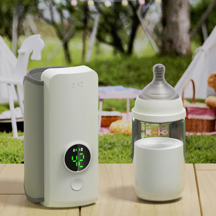 Compacte flessenwarmer voor reizen met baby. Oplaadbaar, geschikt voor flesvoeding. Essentiële reisbenodigdheden.