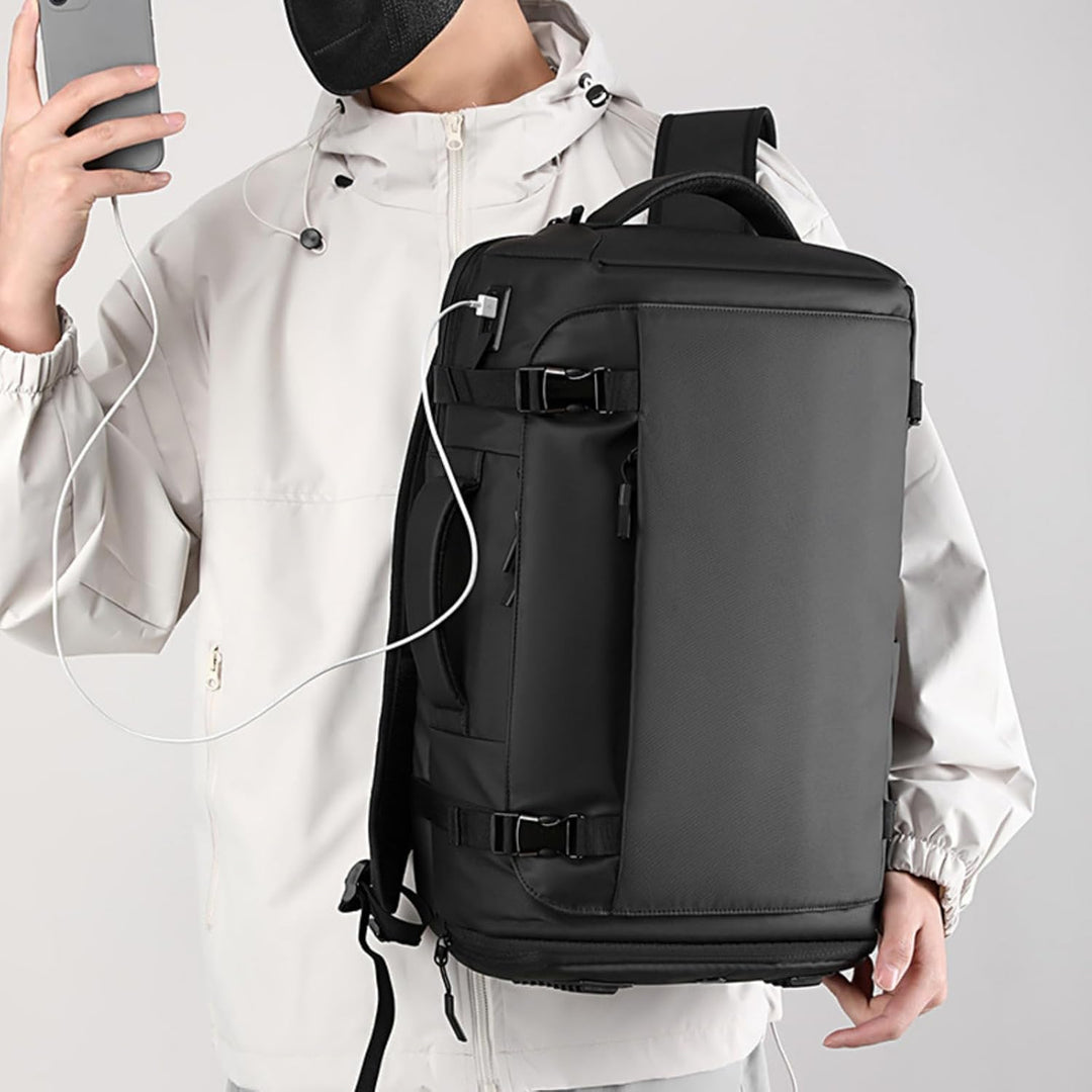 Interieur van de TrekPro 15" laptop rugzak met georganiseerde vakken voor laptop, tablet en accessoires.