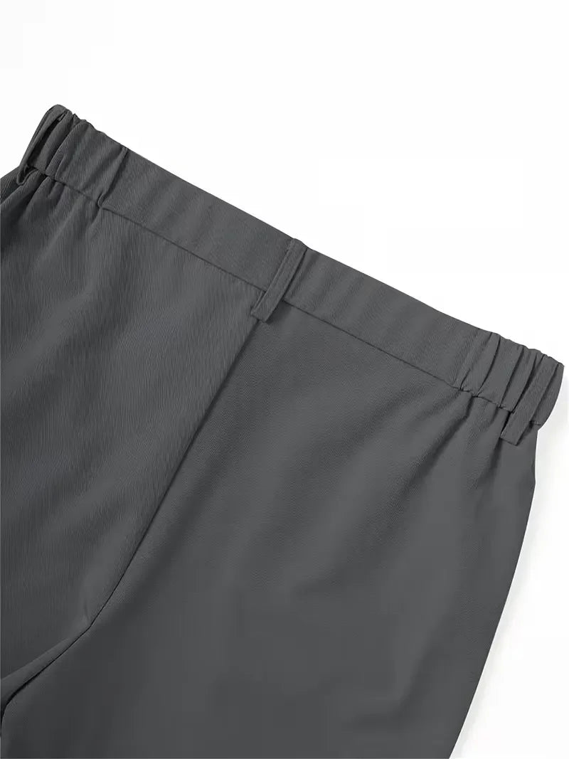 Veelzijdige heren chino shorts in klassiek zwart, met zijzakken en een comfortabele pasvorm voor elke dag.