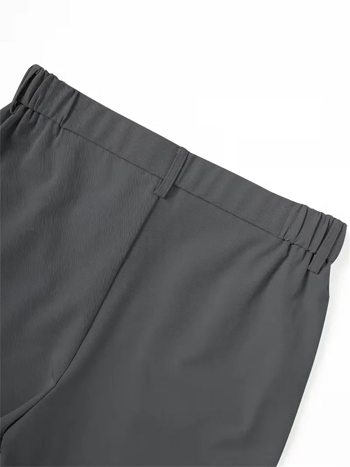 Veelzijdige heren chino shorts in klassiek zwart, met zijzakken en een comfortabele pasvorm voor elke dag.