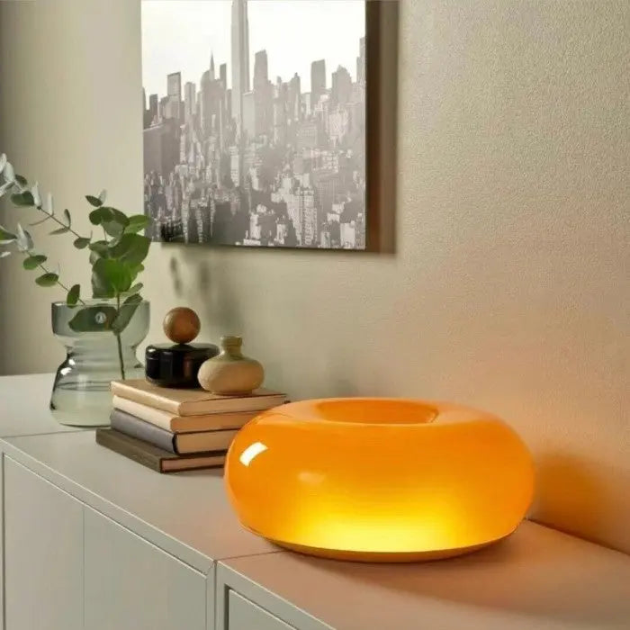 Stijlvolle glazen donut LED tafellamp, modern design en dimbaar voor optimale sfeercontrole.