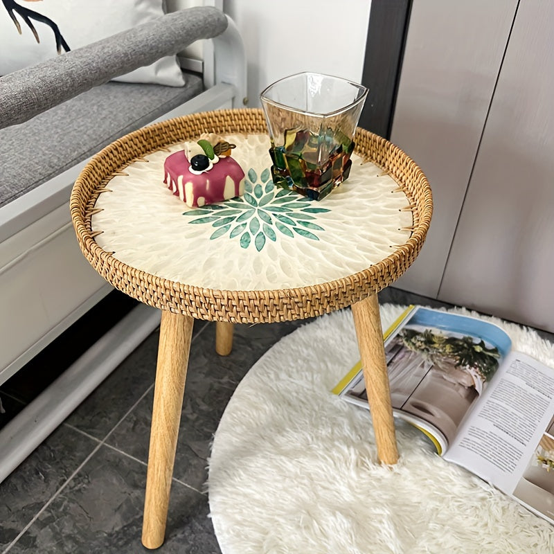 Detail van het fijn geweven riet op de Elin bijzettafel, een ambachtelijk Scandinavisch design element.