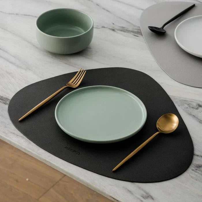 Luxe 24-delige goudkleurige bestekset van roestvrij staal, modern en elegant voor uw tafeldekking.
