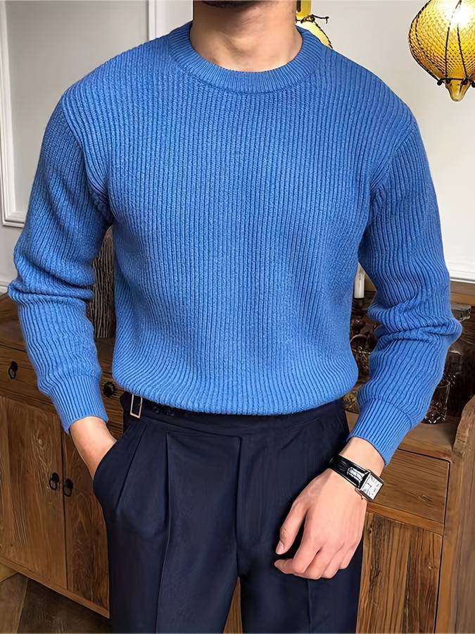 Veelzijdige gebreide heren trui, comfortabel en warm; geschikt voor diverse casual en nette looks in de winter.
