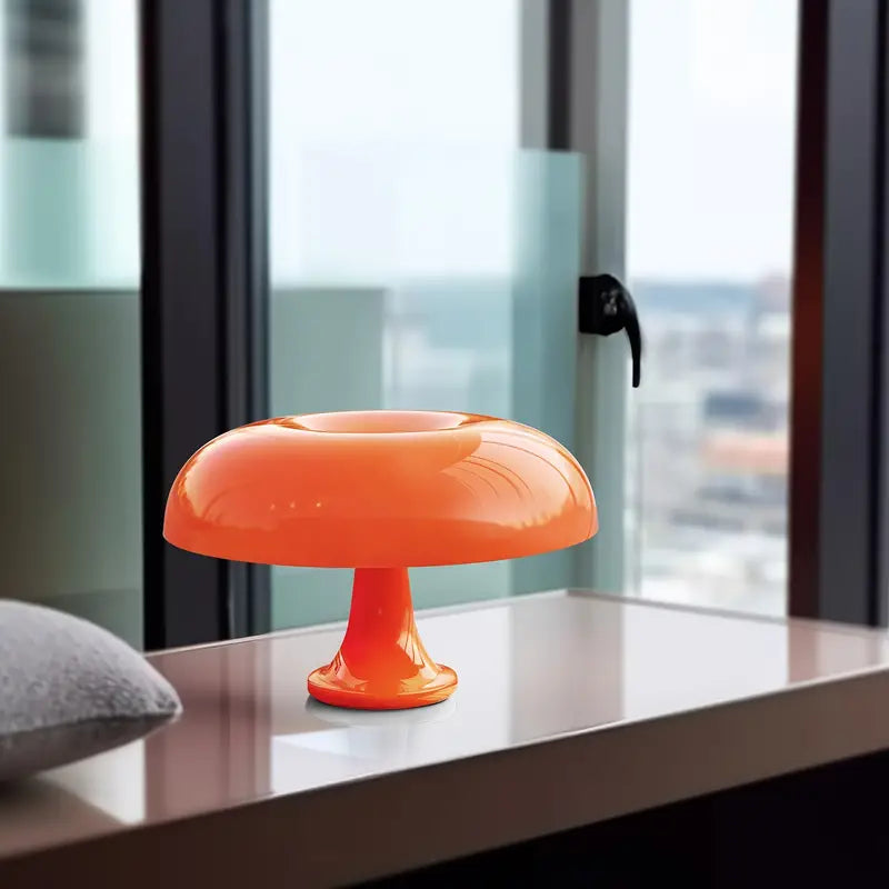 Compacte LumiShroom paddenstoel lamp. Moderne draagbare sfeerverlichting met lange batterijduur.