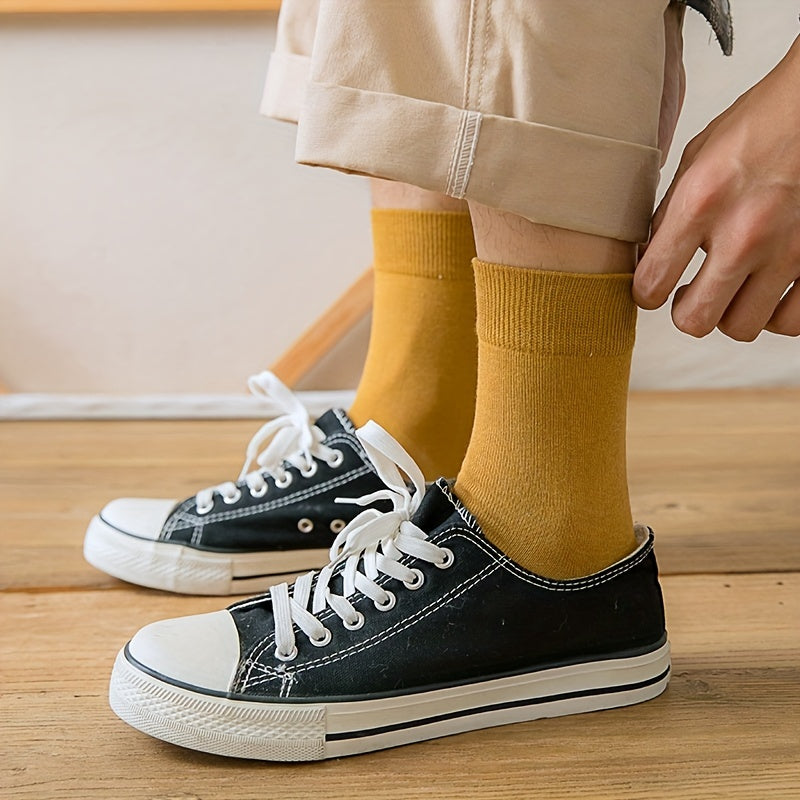 Diverse set van 10 herensokken: kleurrijk, zacht en ademend. Comfortabele mannen accessoires voor dagelijks gemak.