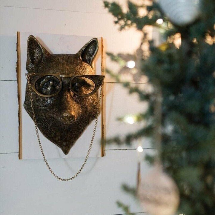 Artistieke vos dierenkop wanddecoratie. Speelse interieurdecoratie voor een warme sfeer.