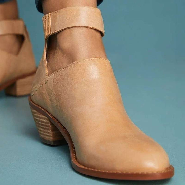 Zwarte ergonomische dames schoenen met optimale voetondersteuning; ideaal voor lange wandelingen en comfort.
