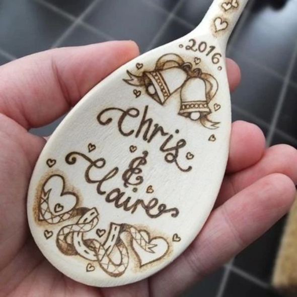 Instapklare pyrografie set, ideaal voor beginners en hobbyisten die willen starten met houtbranden en unieke decoratie maken.