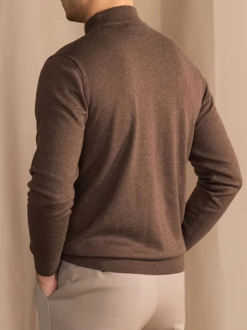 Koffiekleurige heren coltrui, warme casual trui, ideaal voor koelere dagen en avonden.