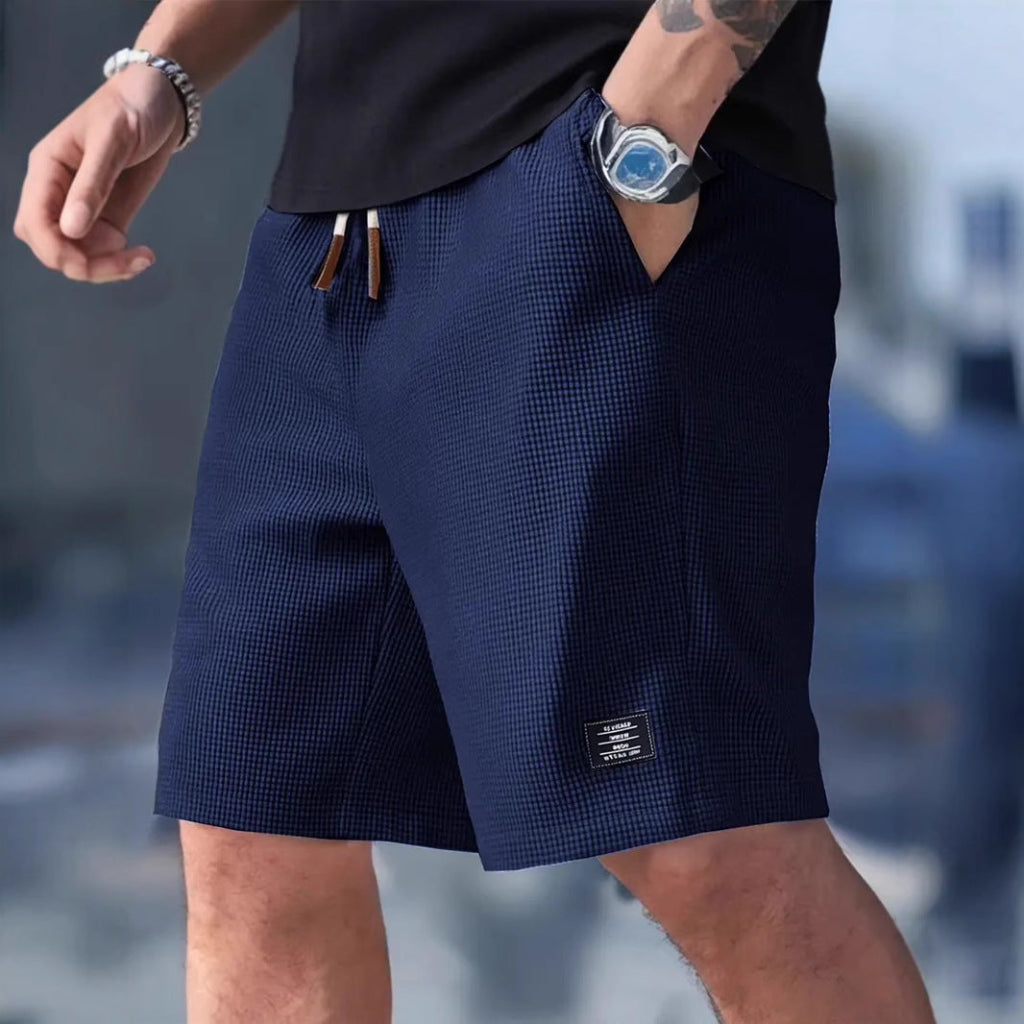 Comfortabele casual herenshort met elastische tailleband en trekkoord, geschikt voor strand en sport.