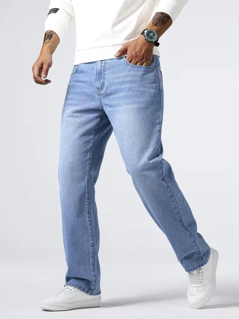 Comfortabele petrol blauwe heren jeans, loose fit. Rechte pijp en vijf zakken voor een relaxte look.