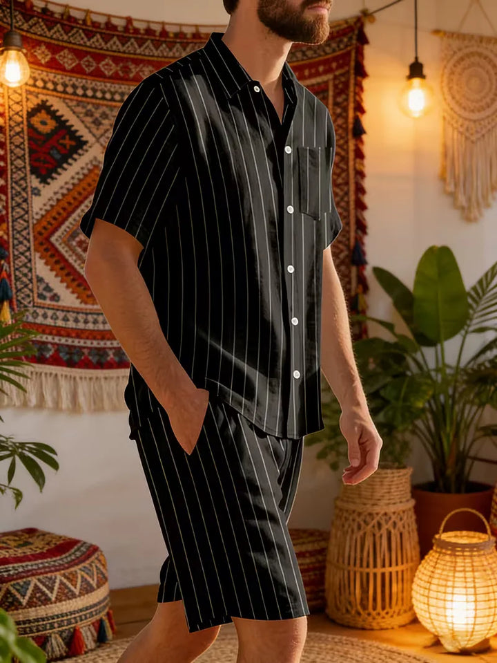 Veelzijdige heren zomerset: shirt korte mouwen & korte broek, ideaal voor thuis, vakantie of strand.