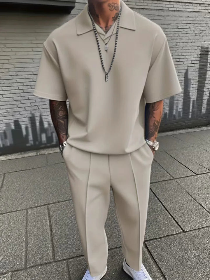 Lente/herfst herenpak, tweedelig smart-casual set met korte mouwen en rechte pijpen.