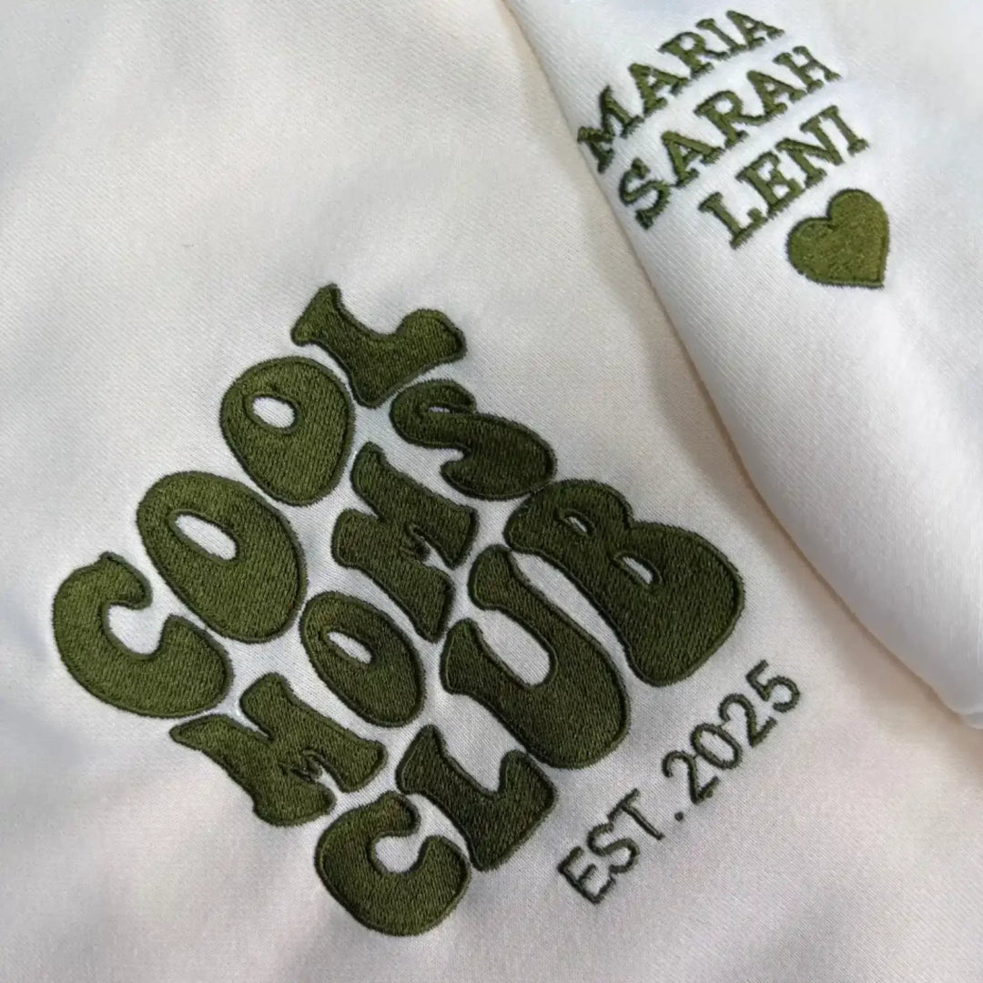 Wit gepersonaliseerd dames T-shirt, perfect moederdag cadeau, met geborduurd uniek design voor moeders.
