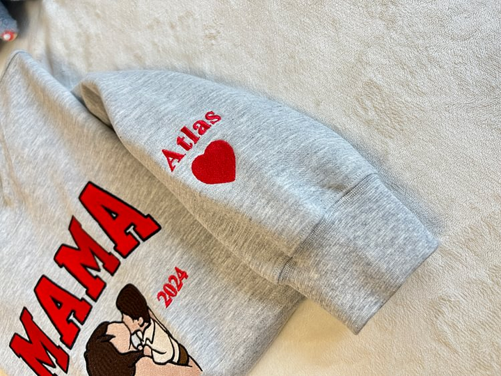 DadStitch unisex hoodie met geborduurde familiefoto, perfect als herinneringscadeau voor papa.