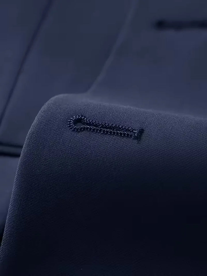 Hoogwaardig herenpak, slim fit, driestukspak van topkwaliteit voor comfort en stijl.
