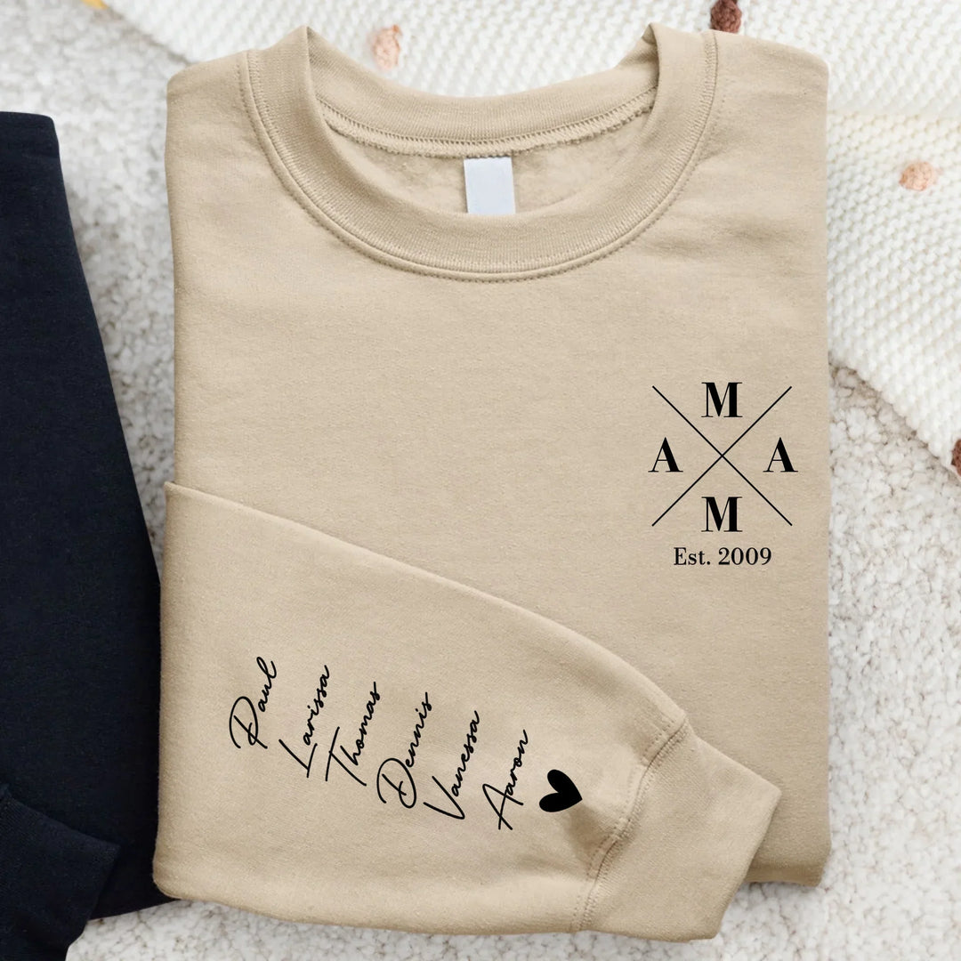 Dames gepersonaliseerde sweater met namen op mouw, ideaal moederdag cadeau.