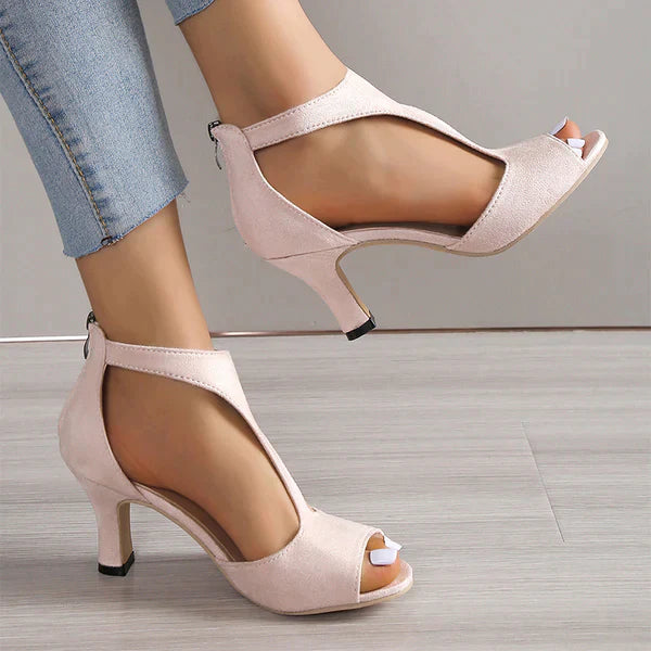 Comfortabele dames sandalen met sleehak en open zijkant. Orthopedische zomersandalen voor stijl en steun.