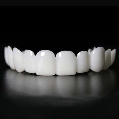Verpakking van Smile Veneers: hygiënische opslag voor jouw herbruikbare cosmetische tanden facings.