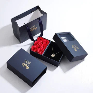 Infinityroos dames ketting stijl: RVS hart & klavertje vier met zirkonia voor geluk & liefde.