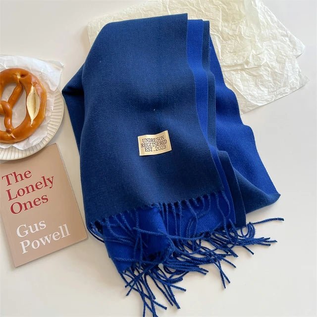 Stijlvolle wollen wintersjaal, warm en zacht. Perfect unisex kleding accessoire.