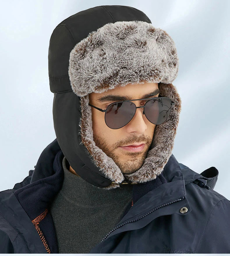 Stijlvolle zwarte wintermuts, warm en unisex voor alle outdoor activiteiten.
