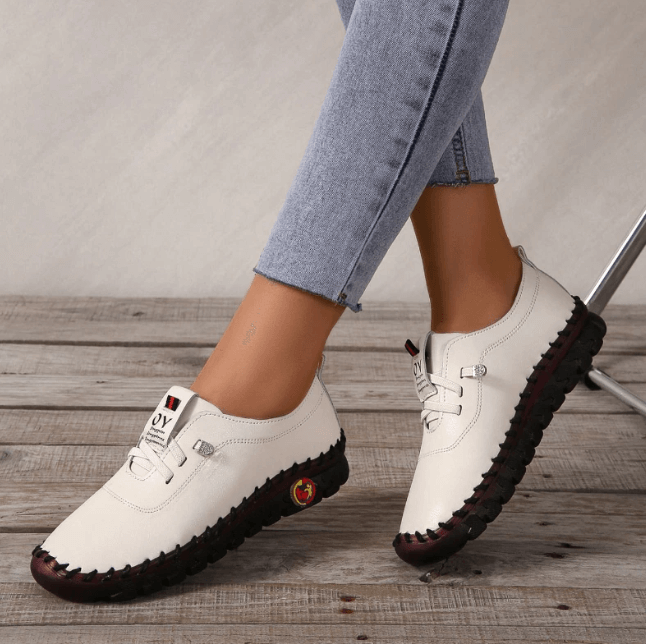 Ondersteunende dames instappers, slip-on model, ideaal voor comfort en gemakkelijk dragen.