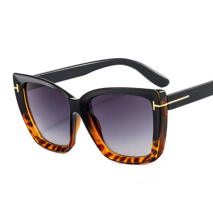 Chique dames zonnebril, cat-eye model met verloopglazen. Biedt UV400 bescherming en een stijlvolle uitstraling.