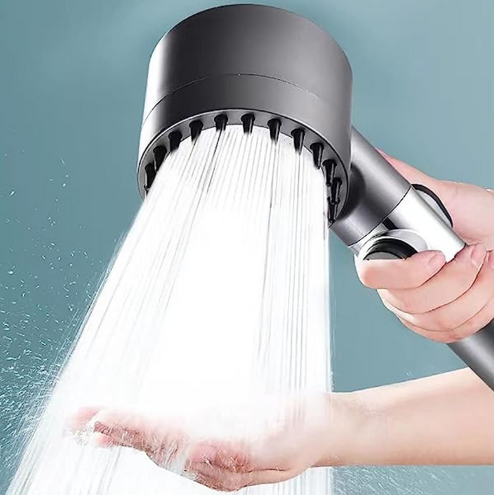 Hogedruk douchekop met krachtige waterdrukverhoging en 9-laagse filtratie voor zuiver water en een luxe douche-ervaring.
