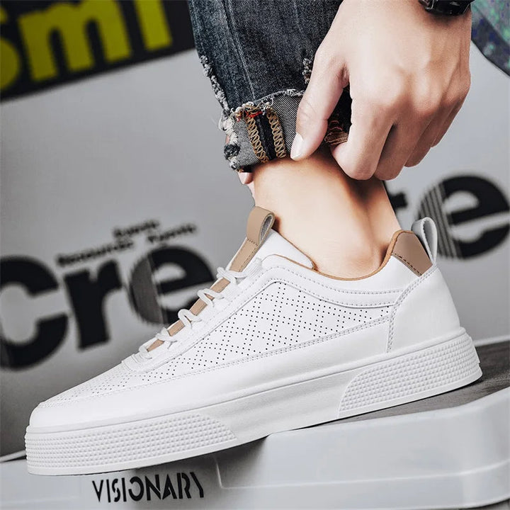 Hoymans UrbanStride luxe herensneakers. Stijlvolle en comfortabele schoenen in khaki/wit, ideaal voor elke dag.
