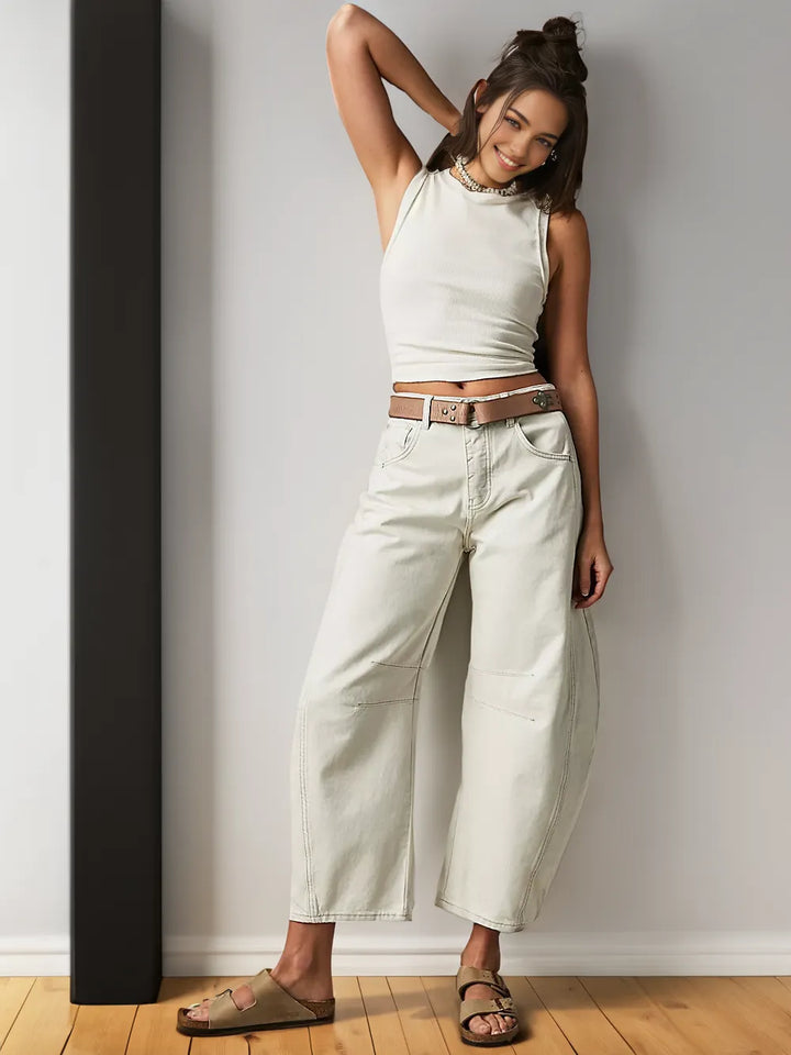 Livia dames jeans: trendy mid-rise barrel pasvorm. Deze stijlvolle en comfortabele spijkerbroek is perfect voor casual dagen.