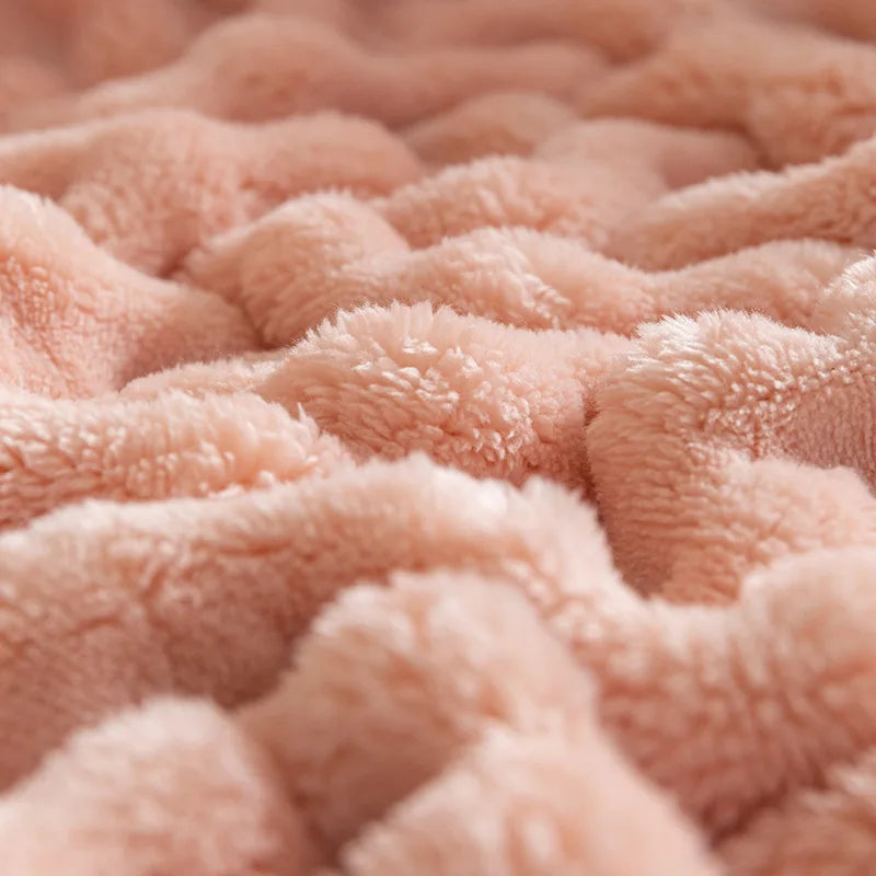Luxe PlushBubble flanellen deken, perfect als cosy plaid of comfortdeken voor een warm en sfeervol interieur.